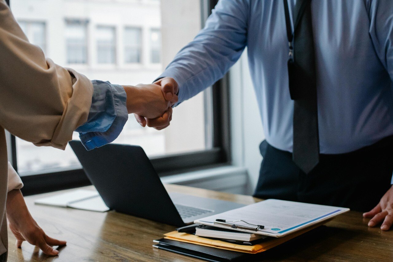 Cinco consejos para emprender con un programa de asociados
