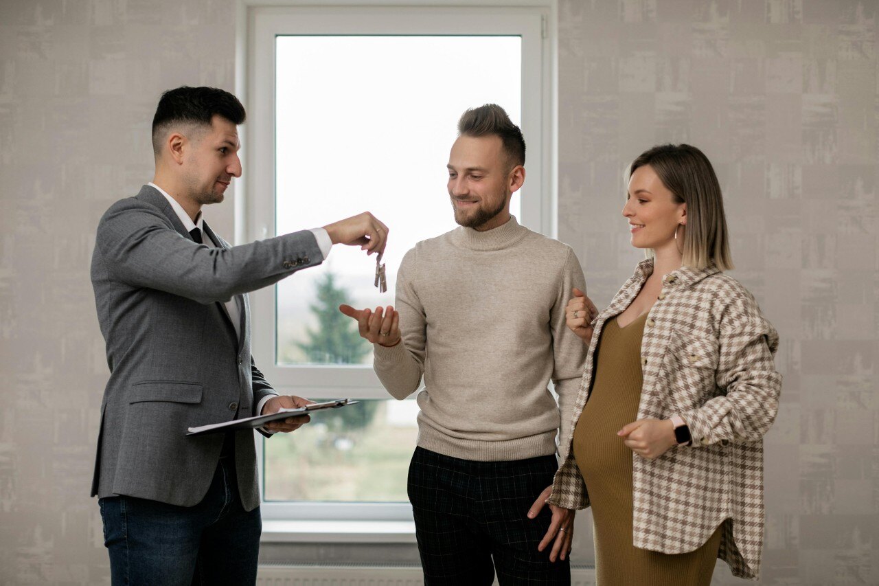 Transacciones Inmobiliarias Exitosas con el Programa de Asociados de Creditaria